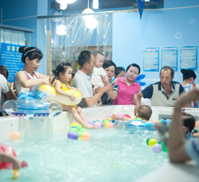 童話雨嬰幼兒游泳館加盟