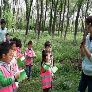 小橡樹(shù)幼兒園加盟