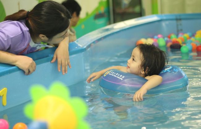 樂進(jìn)嬰幼兒游泳館加盟